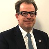 Simon Crowe